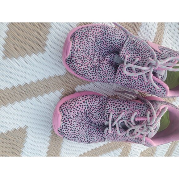 NIKE ROSHE RUN PRINT POLKA DOT 599432 005 SZ 6 WOLF GRAY VIOLET - Picture 13 of 15
